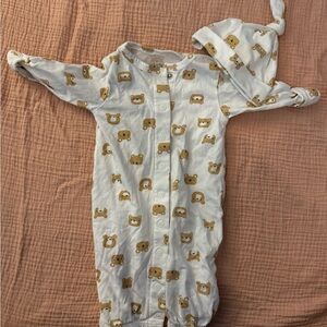 Adorable Bear Print Bodysuit and Hat Set